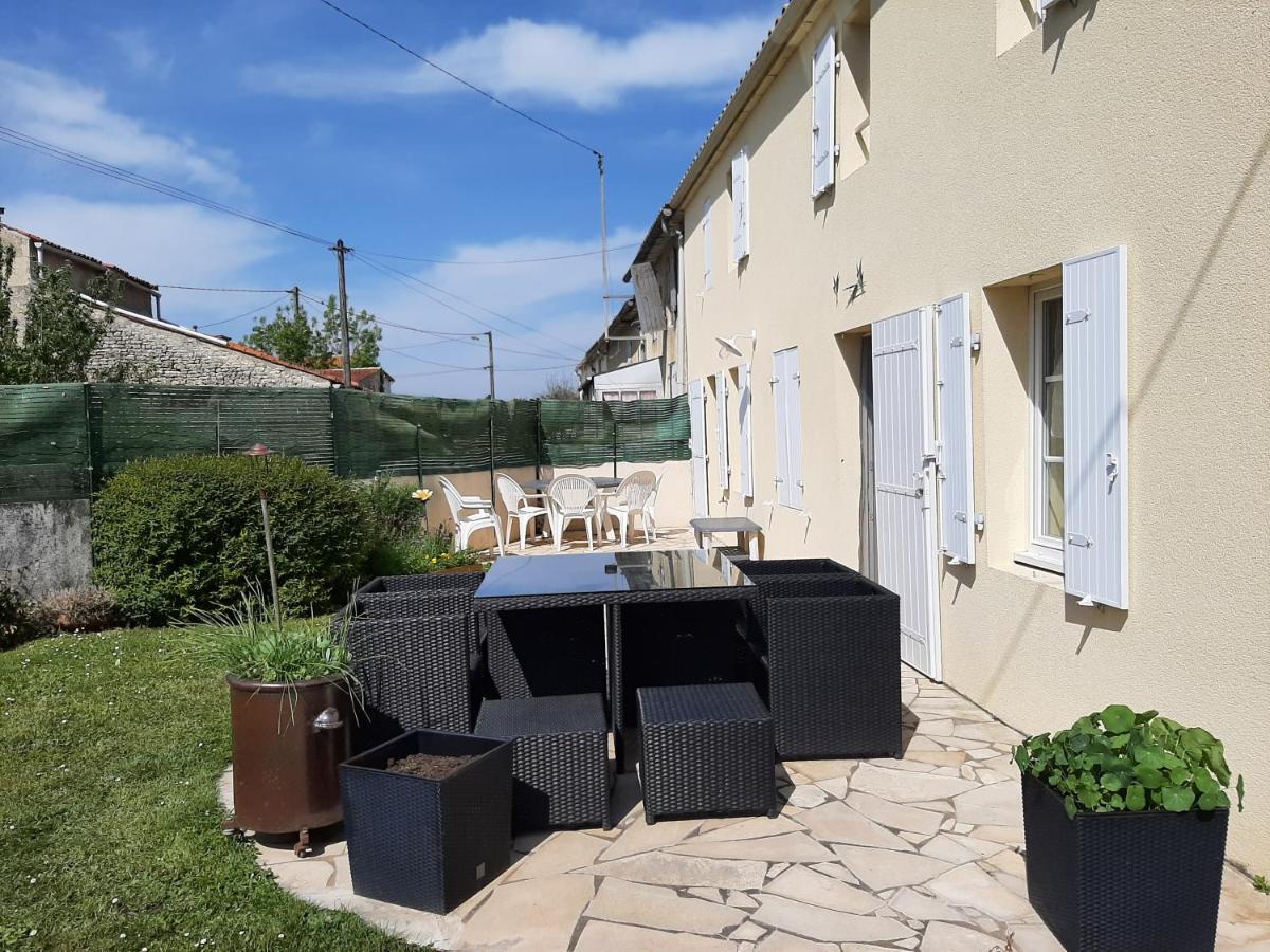 Les Tremieres Villa Le Thou Buitenkant foto